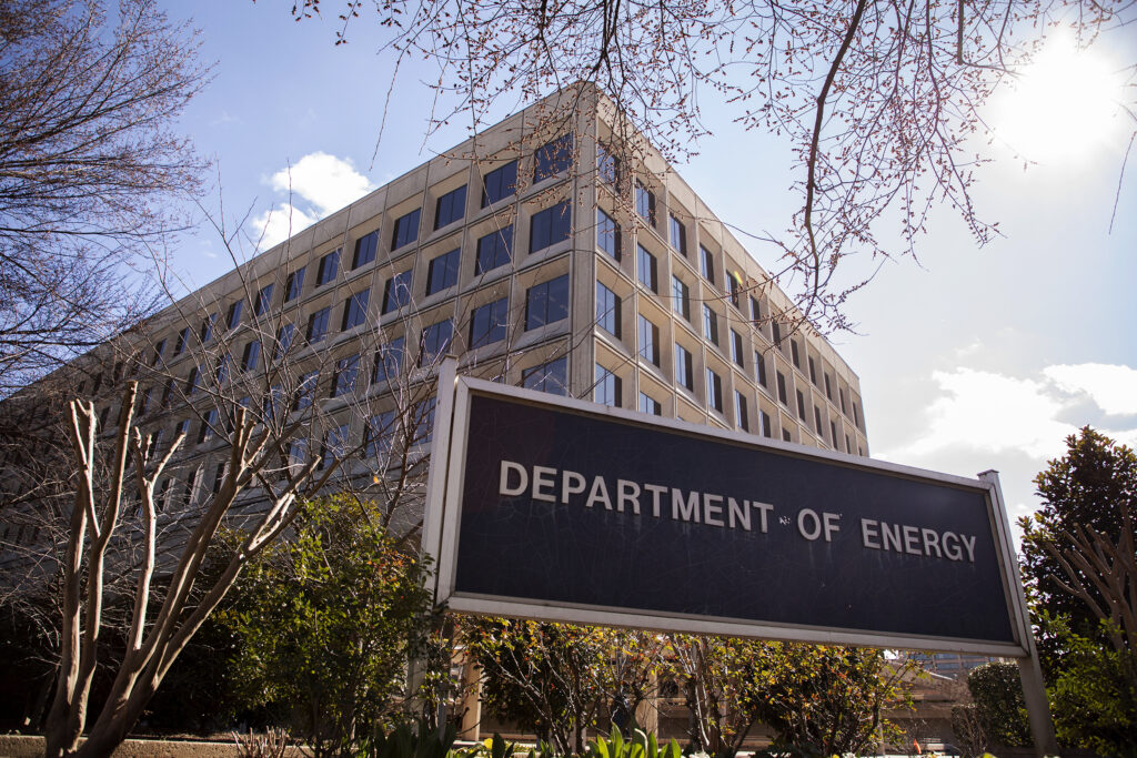 Energy Department offers .6 billion loan guarantee to upgrade transmission lines across Midwest