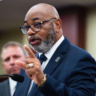 Nation’s largest federal employee union calls for ‘clean CR’ with backpay guarantee to reopen government Nation’s largest federal employee union calls for ‘clean CR’ with backpay guarantee to reopen government