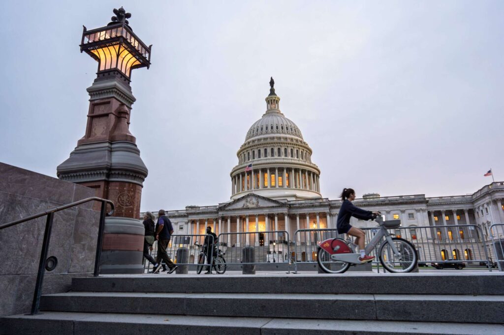 House majority forces vote on bill to restore collective bargaining for most federal employees