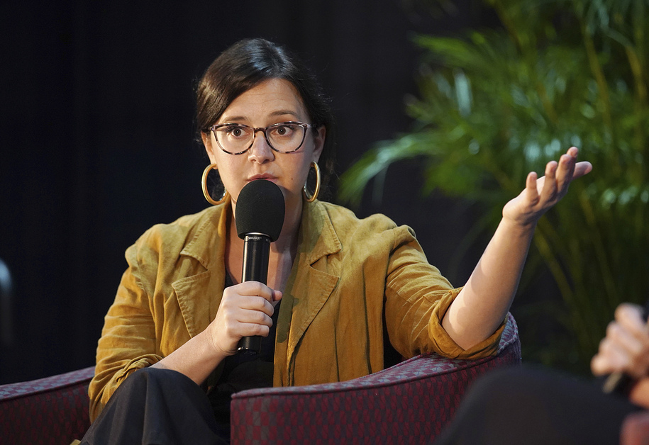 Mainstream media is now mainly leaning right Mainstream media is now mainly leaning right