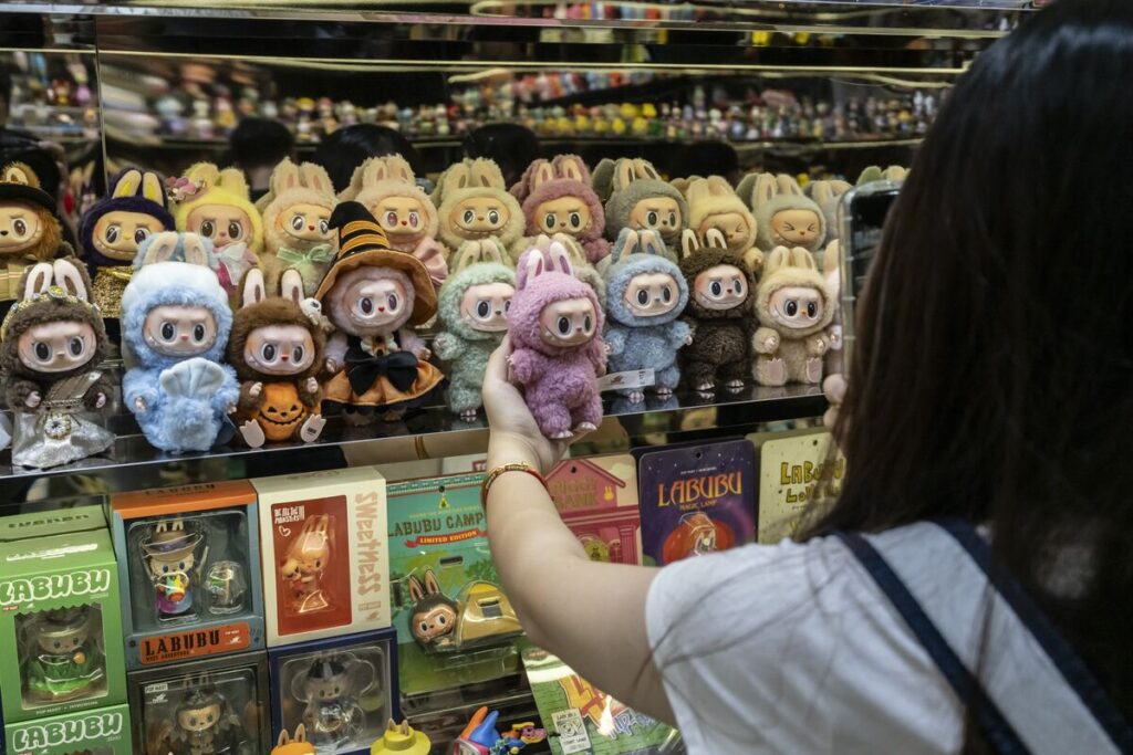 Pop Mart’s Labubu Risks Beanie Baby-Style Collapse, Analyst Says