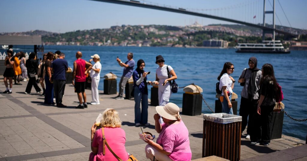 Suspected food poisoning kills mother, 2 kids at popular Istanbul tourist site