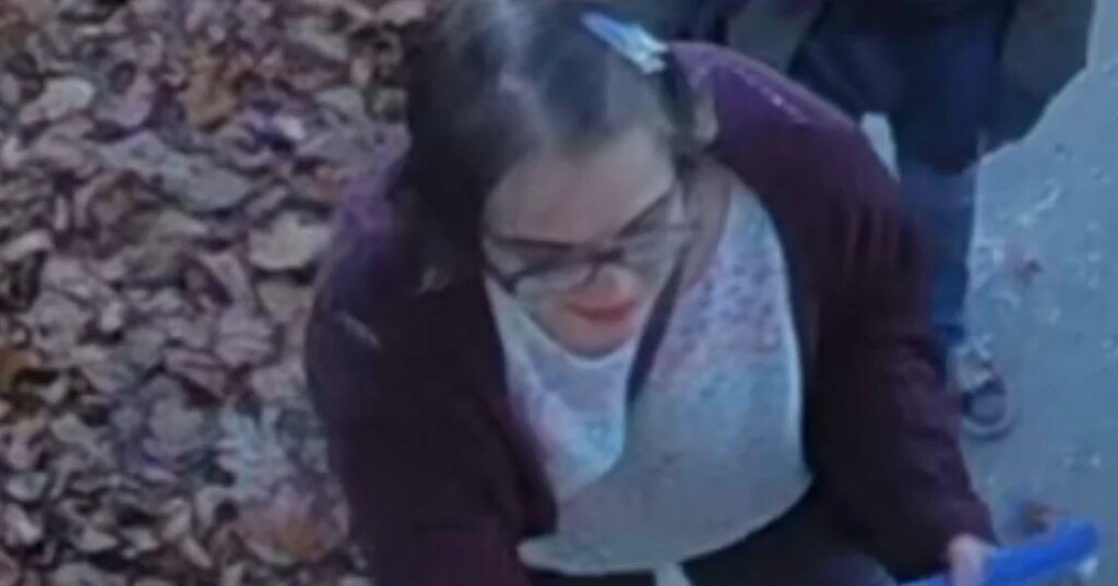 Wisconsin woman who stabbed classmate to please Slender Man cut off monitoring bracelet, left group home